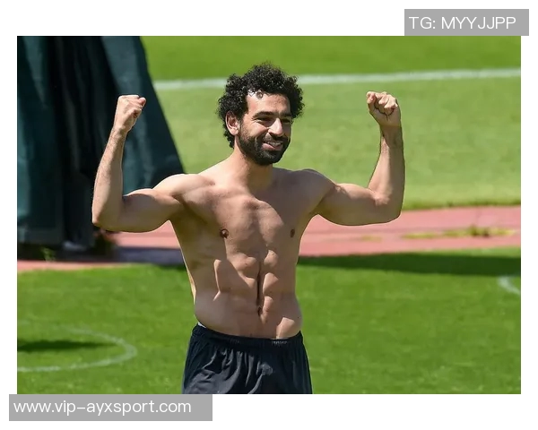 萨拉赫健身房训练照曝光腹肌线条引发粉丝热议与赞叹 萨拉赫健身房训练照曝光腹肌线条引发粉丝热议与赞叹