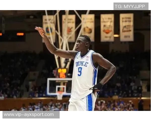 菜鸟榜眼哈珀表现亮眼贡献13分3板3助弗莱明与马卢阿奇合力助攻球队