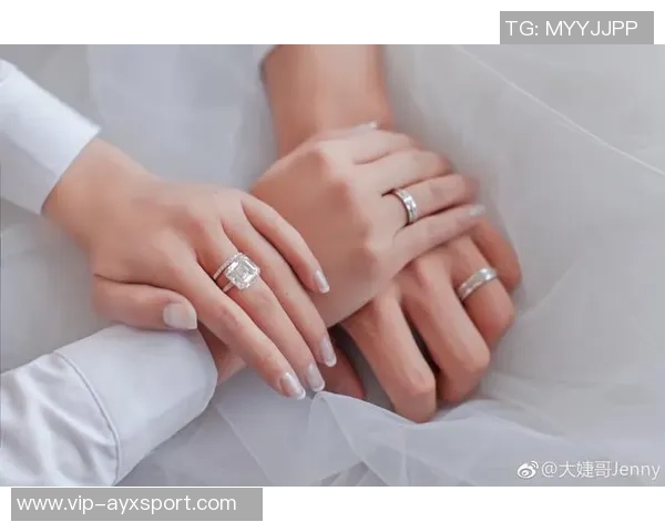 福登女友晒出钻戒引发结婚猜想两人已育有三子女幸福生活曝光