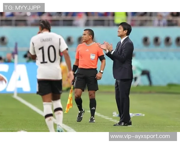 森保一赛后发布会长达47分钟向记者比心展现亲和力