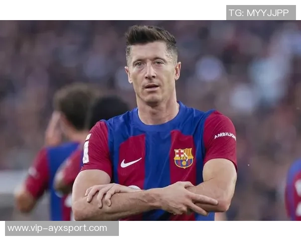 莱万与巴萨续约可能性依然存在俱乐部尚未急于做出决定