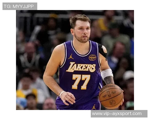 张佳玮分析詹姆斯持球策动减少原因东契奇分担责任与启动困难并存